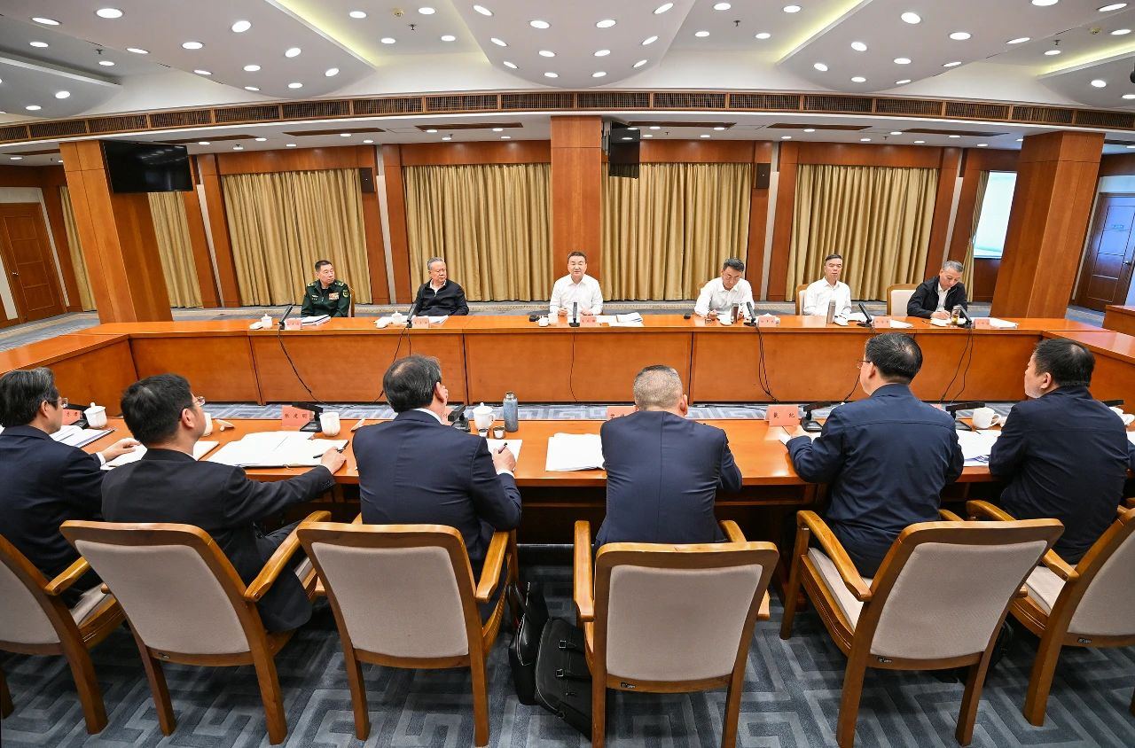 省委政法委员会全体会议暨省委依法治省委员会司法协调小组会议召开