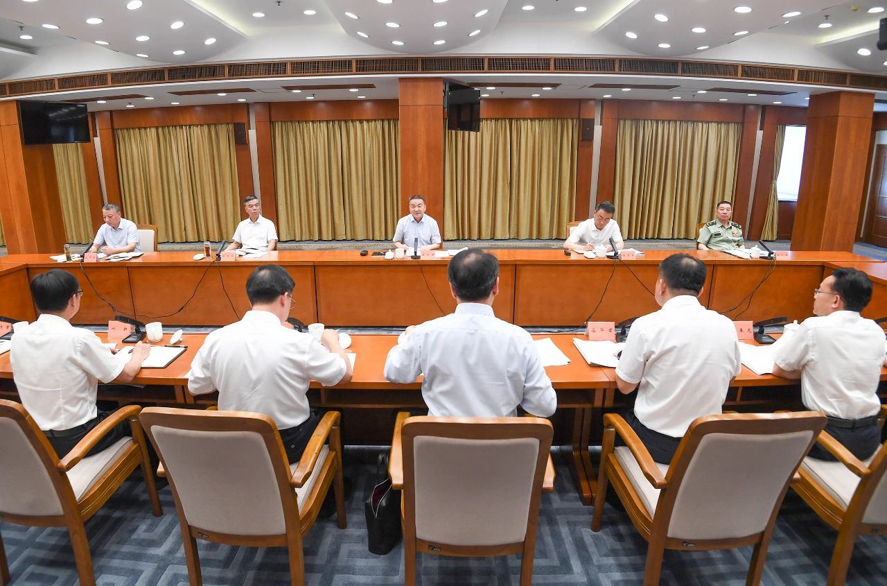 省委政法委员会第五次全体会议召开