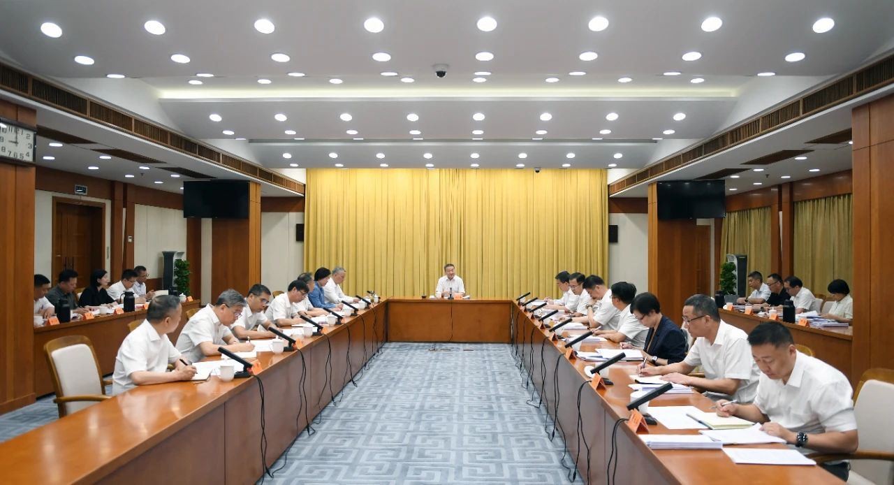 省委依法治省办全体会议召开
