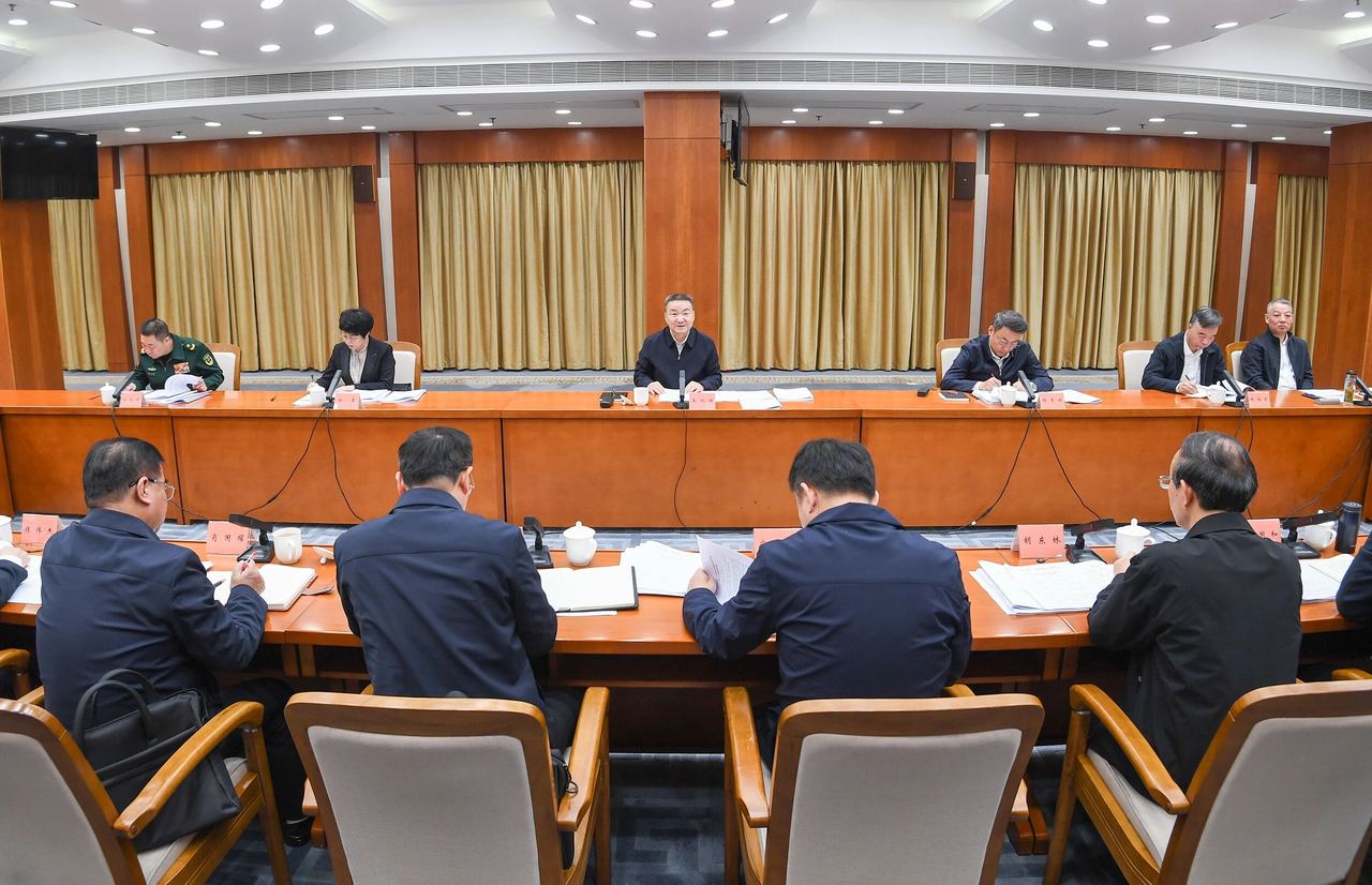 省委政法委员会全体会议召开