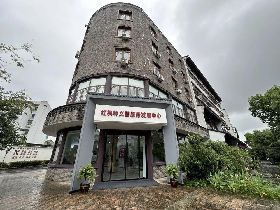 店老板成立了一支队伍，接下来的发展太令人惊喜了！