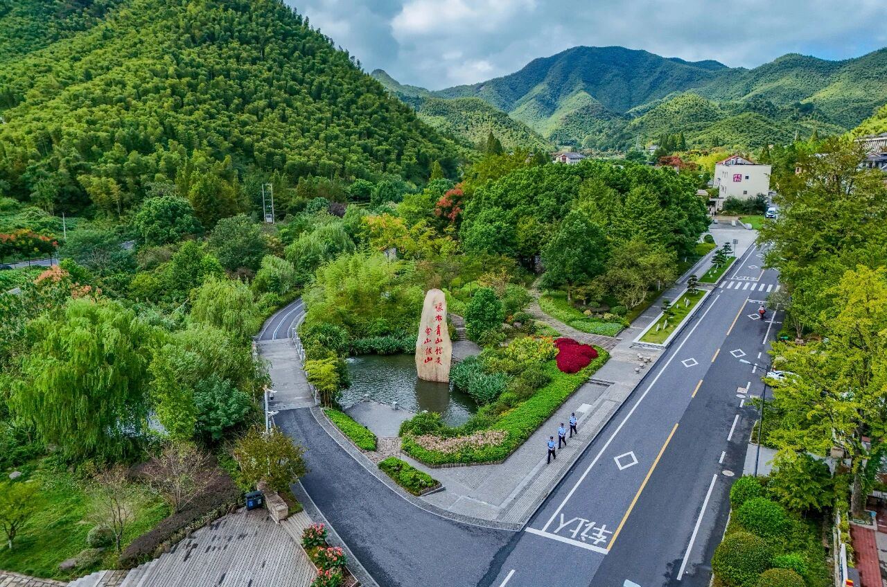 是咖啡馆主理人，也是“山海守护人”