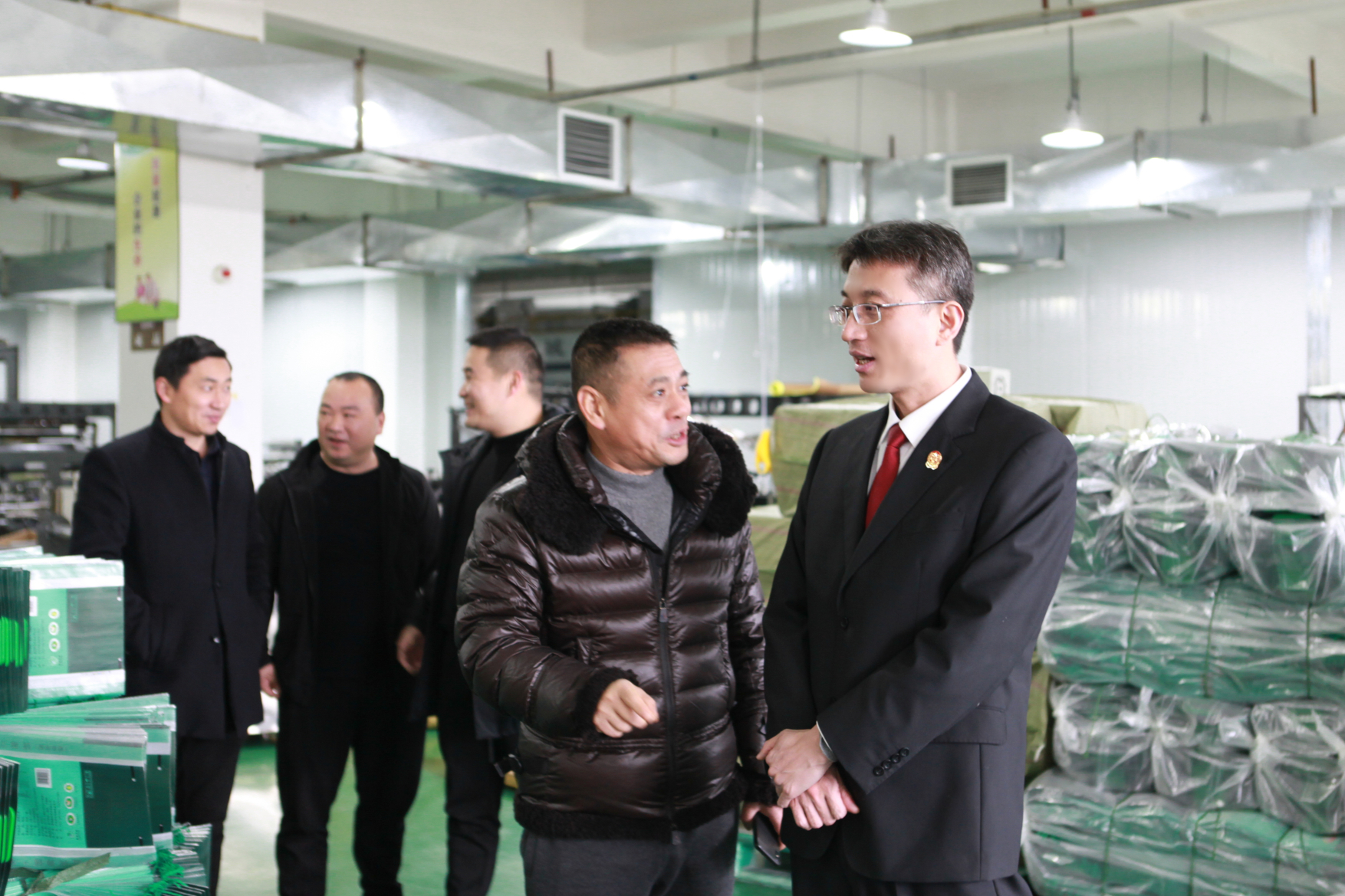 平阳县法院院长刘万成走访企业 (第一个小标).jpg