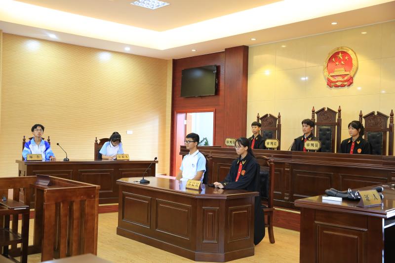孩子们在永嘉县青少年法治文创基地参加模拟法庭（第一小标）.png