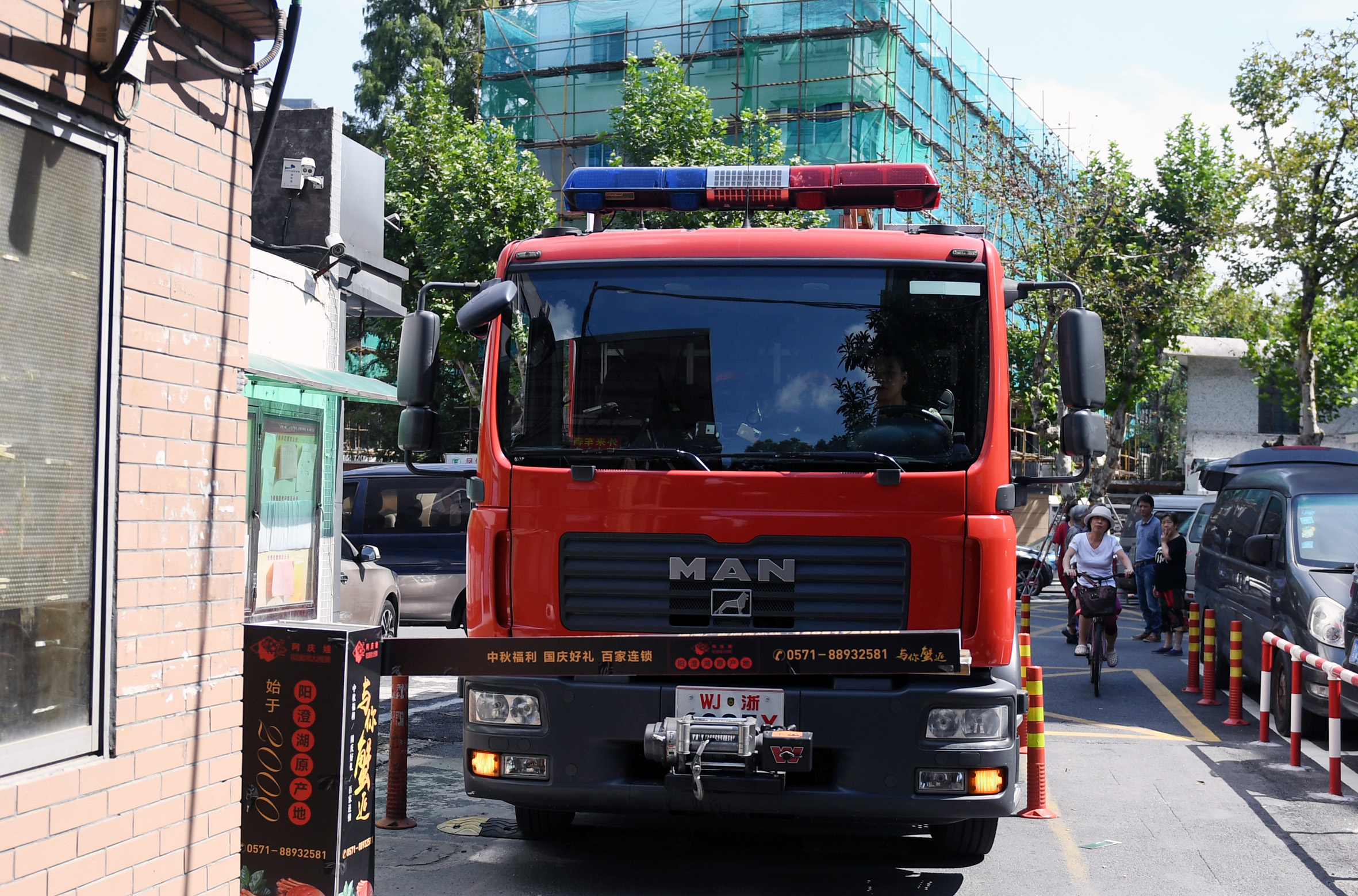 道闸门禁系统竟成消防车