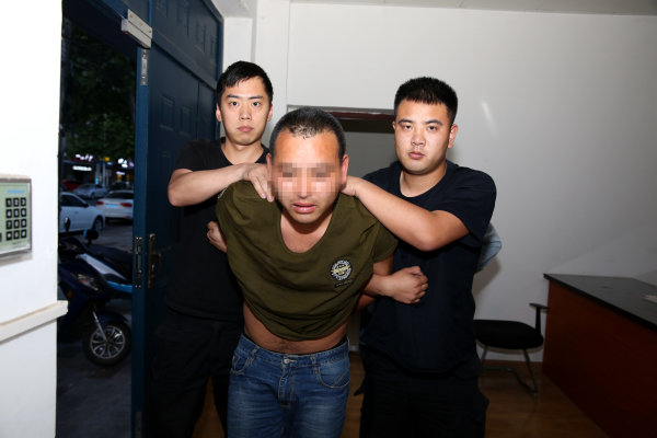 抓获嫌疑人张某.jpg