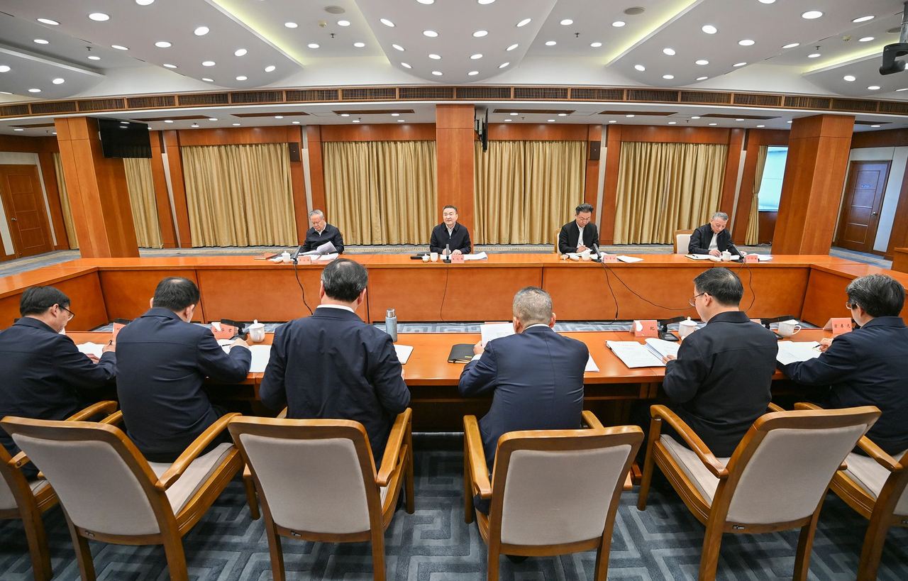 省委政法委员会全体会议召开