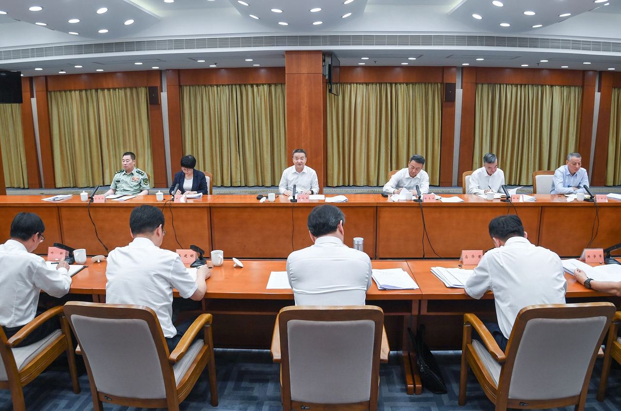 省委政法委员会全体会议召开