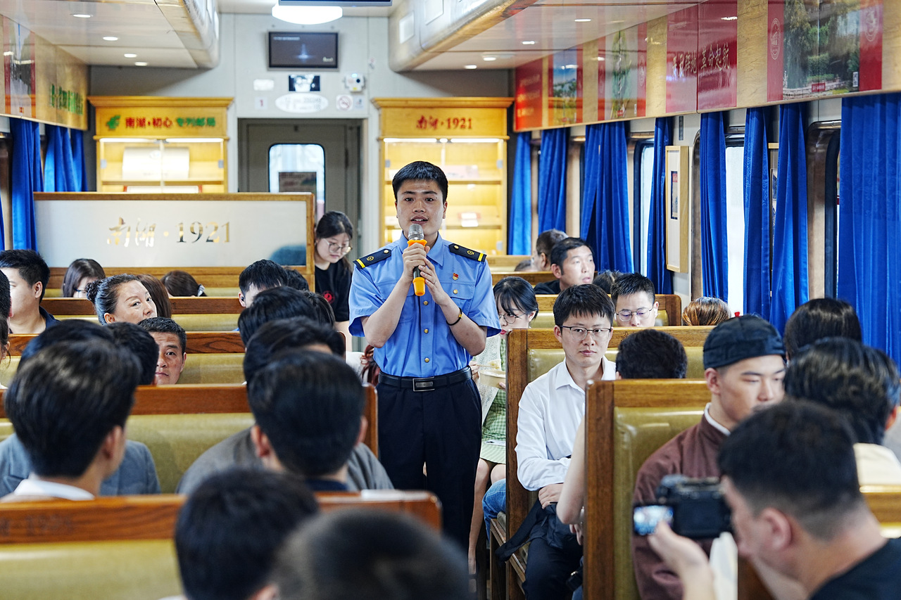 “七一”到，“红旅”升温