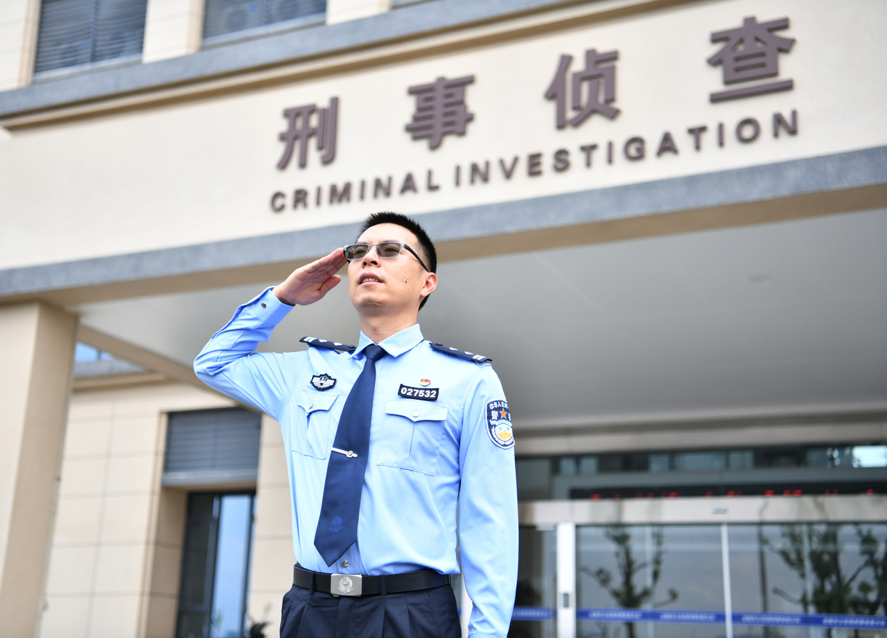 民警房敏杰：“心中的光永不消逝”