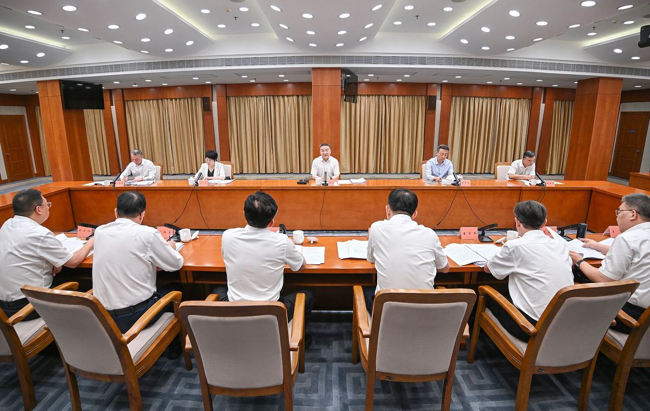 省委政法委员会全体会议召开